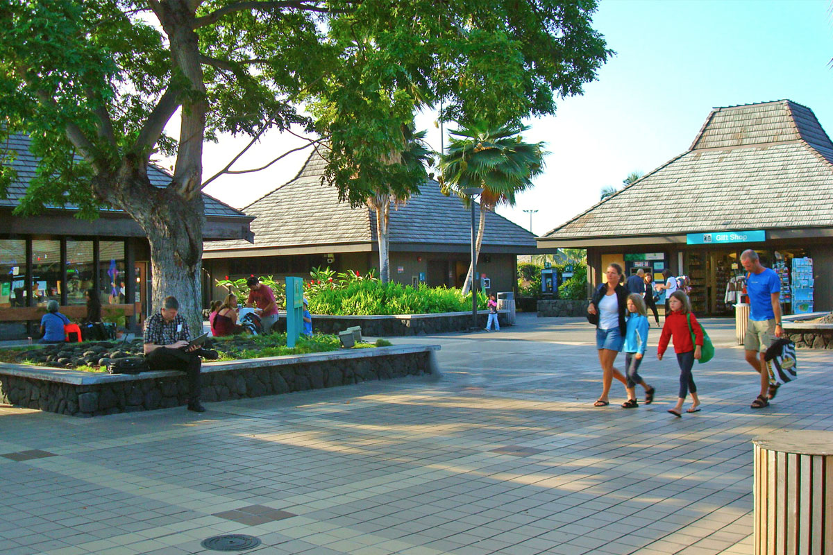 Kona-airport-exterior-courtyard